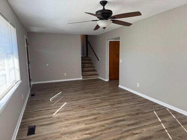 Foto del edificio - 1077 Bandy Ln