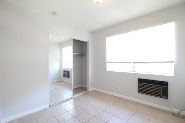 Building Photo - 736 Bernard St