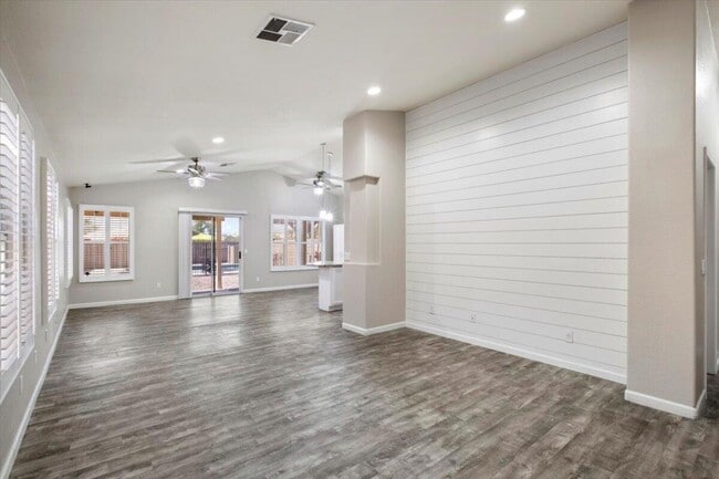 Foto del edificio - 4623 E Desert Wind Dr.