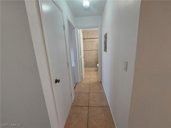 Building Photo - 4407 SW 7th Pl