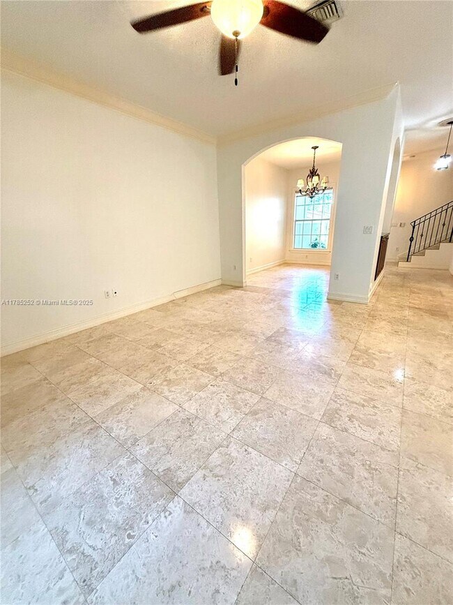 Foto del edificio - 1756 NE 12th St