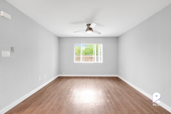 Foto del edificio - 1800 Patton Ln
