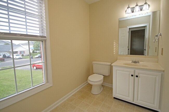 Building Photo - 1345 Goldfinch Dr