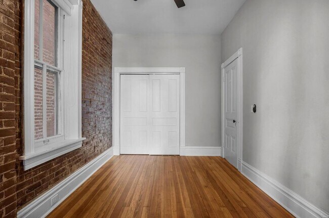 Building Photo - 3326 California Ave