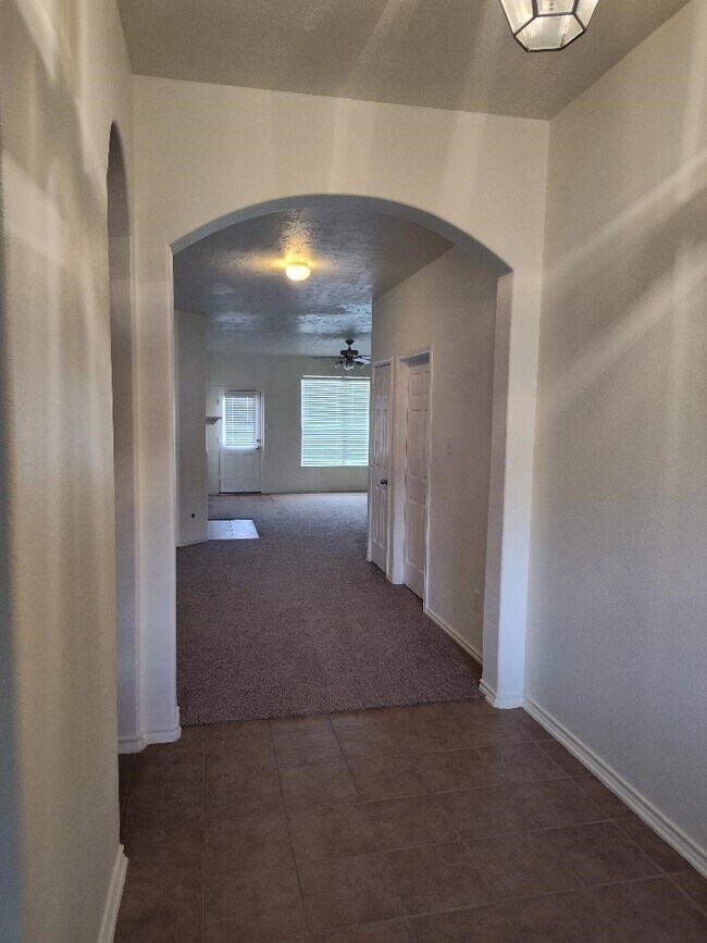 Foto del edificio - 6327 Bonnie Chase Ln