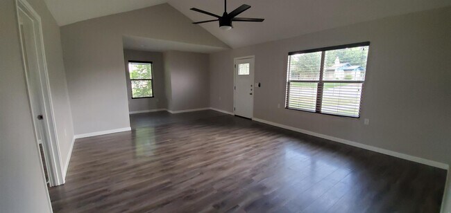 Building Photo - 414 Millwood Ln