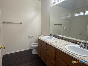 Building Photo - 1160 Hilltop Dr