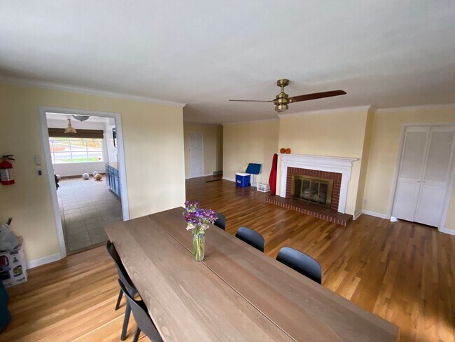 Foto del edificio - 4049 Taylor Ave