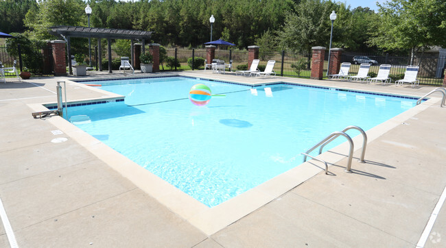 Pool - Madison Heights Apartments