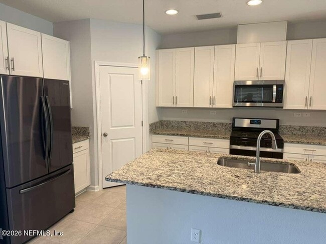 Foto del edificio - 230 Wineberry Ln