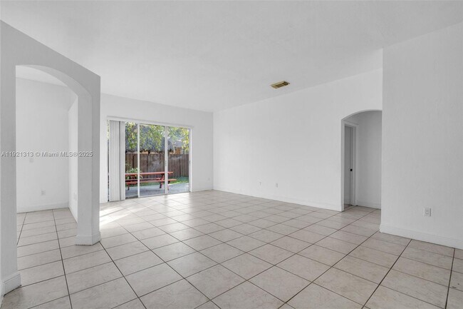 Foto del edificio - 8836 NW 168th Ln