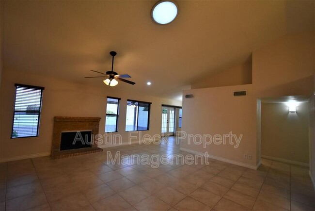 Building Photo - 5616 E Encanto St