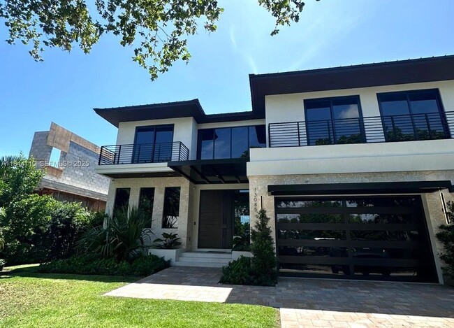 Building Photo - 13085 Coronado Terrace