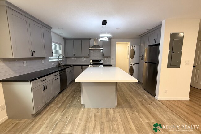 Foto del edificio - Remodeled Brand New 3 BD/2 BA Home with Private Backyard, One unit in a Triplex