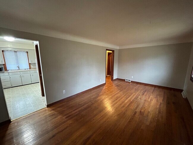 Building Photo - 2085 9th Ave