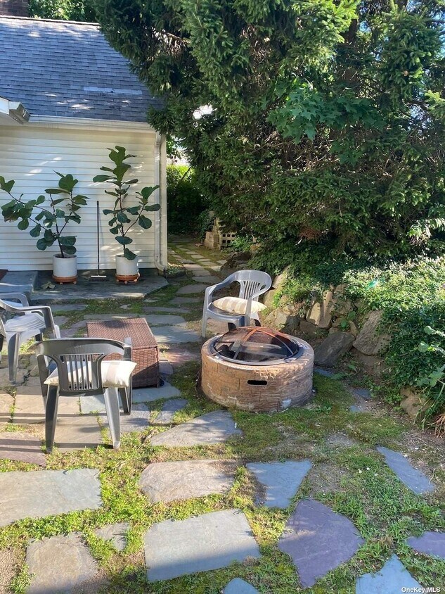 21 Highland Ave, Glenwood Landing, NY 11547 House Rental in Glenwood