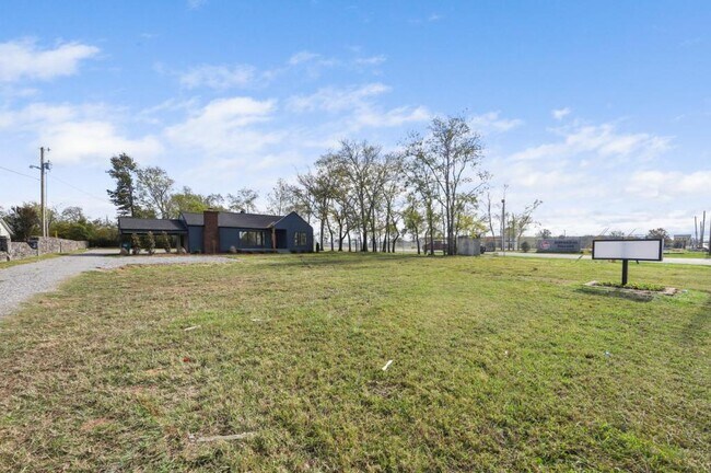 Building Photo - 1029 Sparta Pike