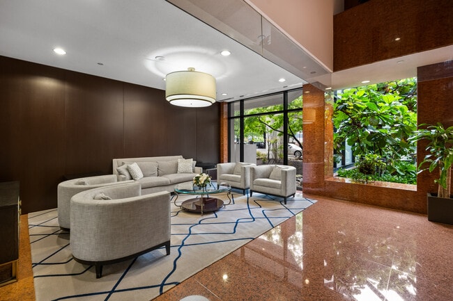Foto del edificio - 1530 Key Blvd