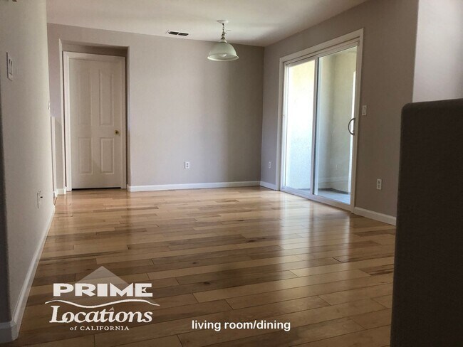 Building Photo - Superb Folsom location with easy access to...