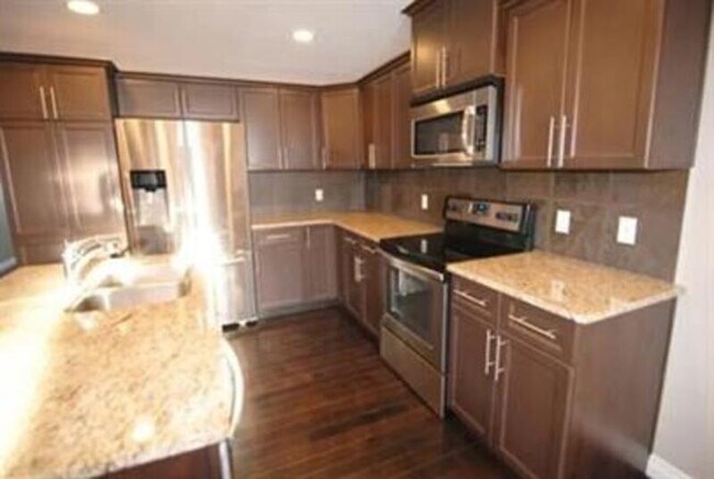 Photo du bâtiment - 5123-168A 168A Ave NW