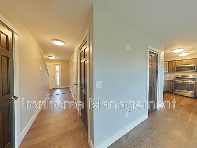 Foto del edificio - 2930 Warbler Way
