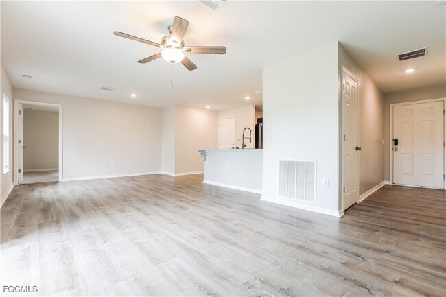 Building Photo - 1089 Knotty Pine Ave