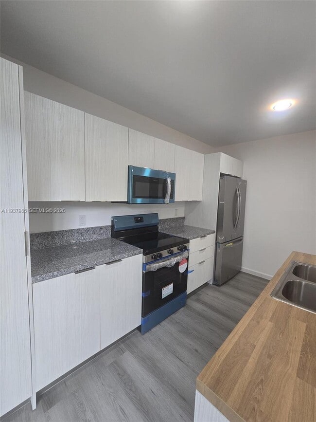 Foto del edificio - 568 NW 7th St