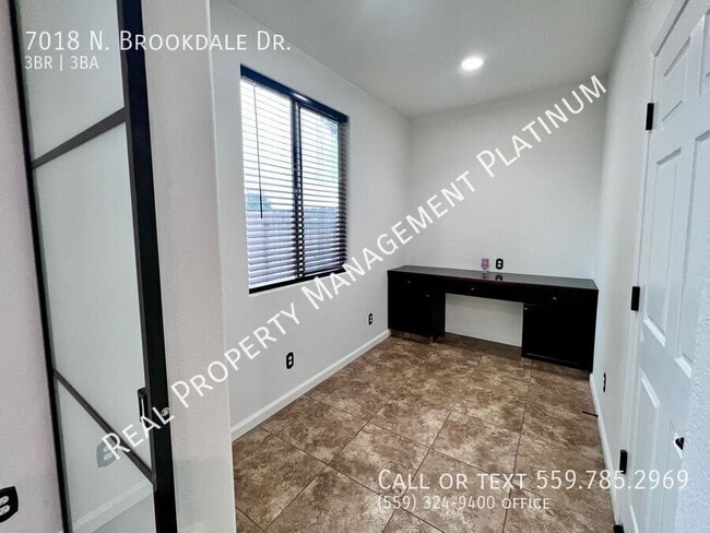 Foto del edificio - 7018 N Brookdale Dr