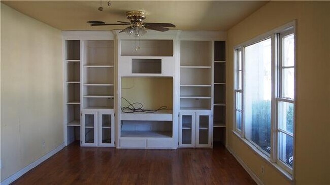 Foto del edificio - 5216 Mallory Dr