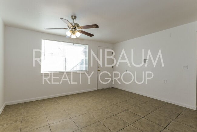 Building Photo - Beautifully updated 3-bedrooms, 2-baths ho...