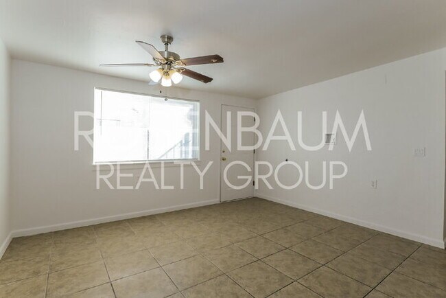 Foto del edificio - Beautifully updated 3-bedrooms, 2-baths ho...