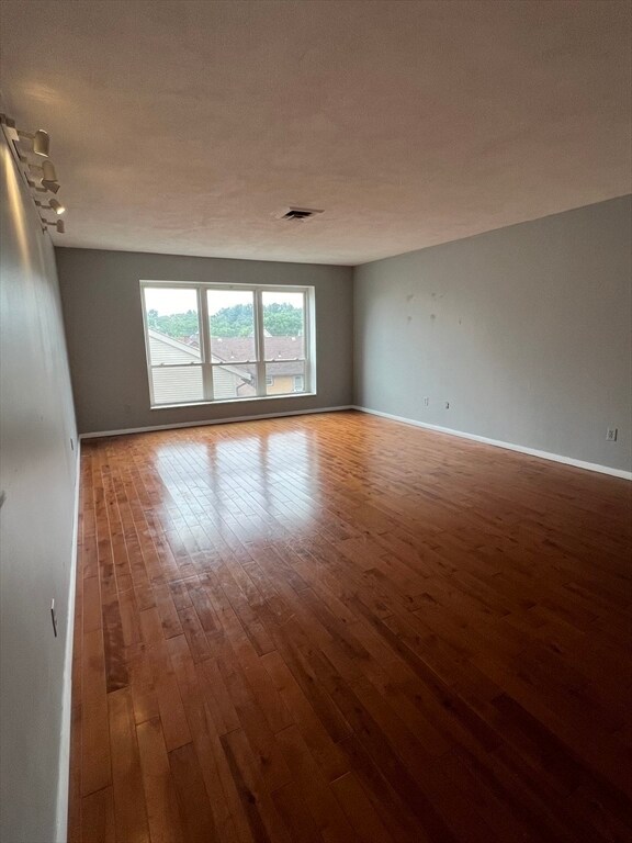 Building Photo - 405 Langley Rd