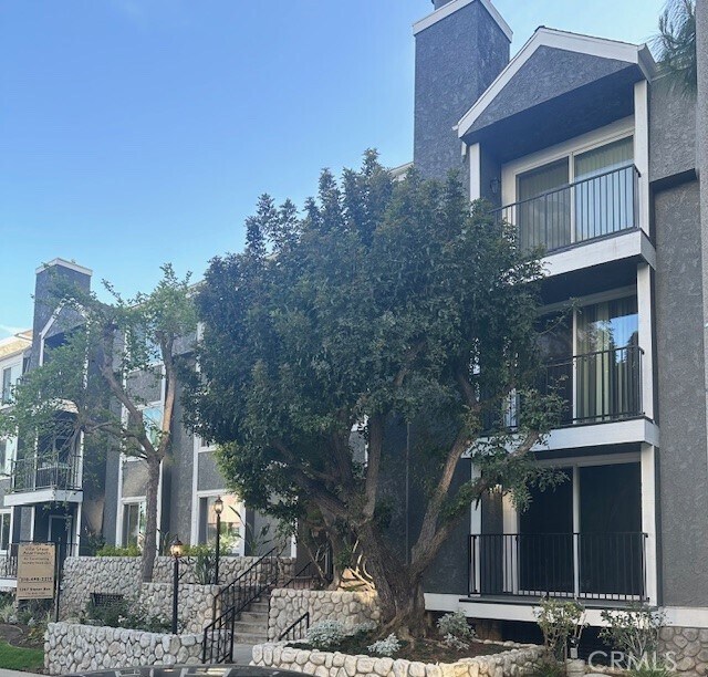 Building Photo - 1247 Stoner Ave