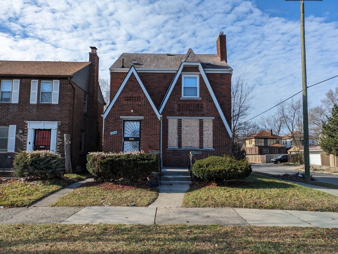 Primary Photo - 16261 Birwood 3bed/1 bath with formal dini...