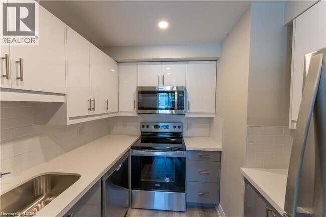 Photo du bâtiment - 700 Lawrence Rd