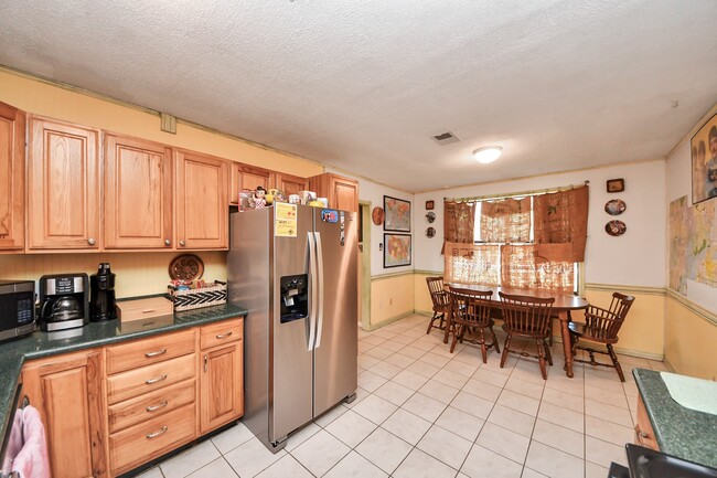Building Photo - 17018 Water Oak Dr