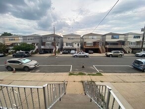 Building Photo - 164 W 18th St