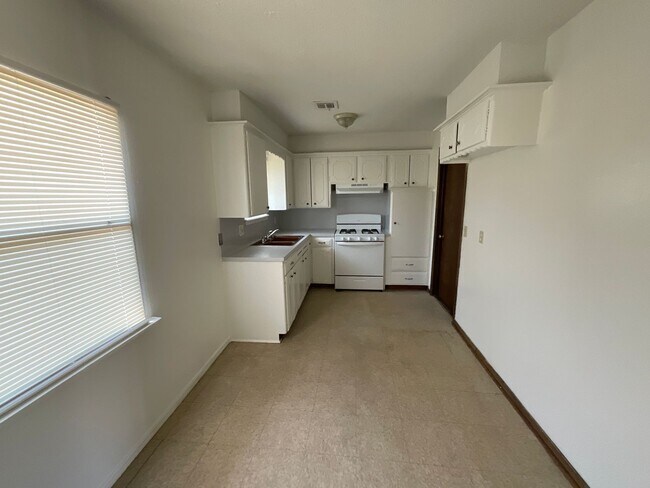 Photo - 3 bed, 1.5 bath, 1 car garage House