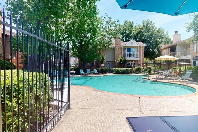Building Photo - 10615 Briar Forest Dr