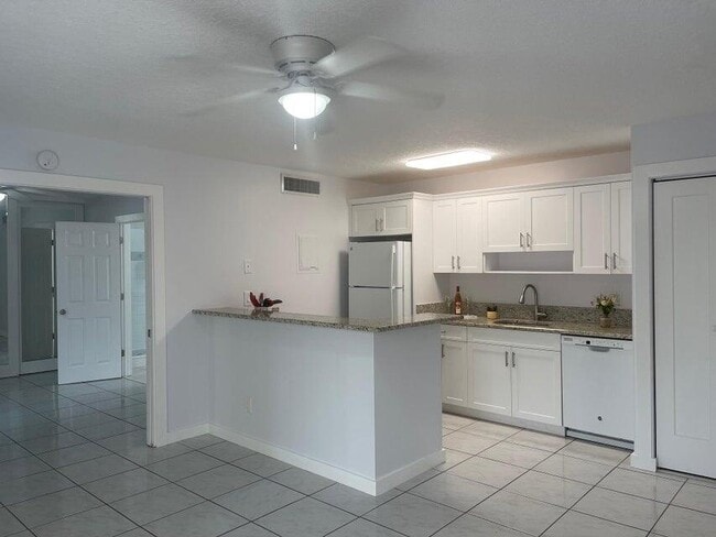 Building Photo - 639 Executive Center Dr