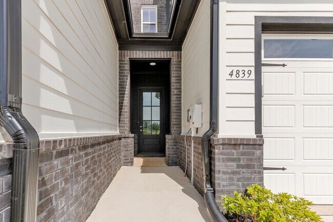 Foto del edificio - Move In Special! Now Leasing in Olive Branch @ Cedar Bluff – 3 and 4BR Townhomes in Olive Branch!...