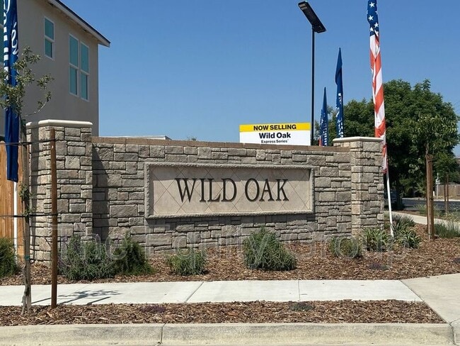 Foto del edificio - 1936 Oaks Ct