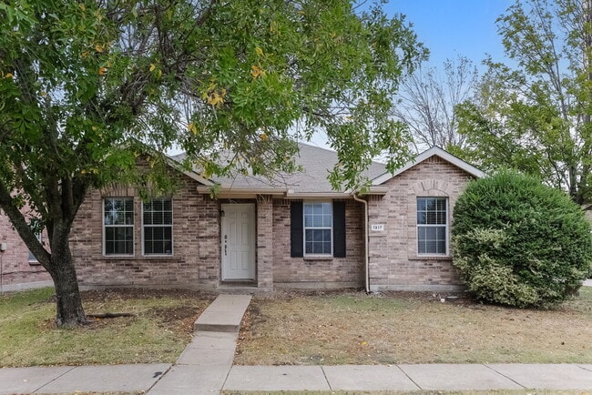 Building Photo - 1917 Indian Lilac Dr