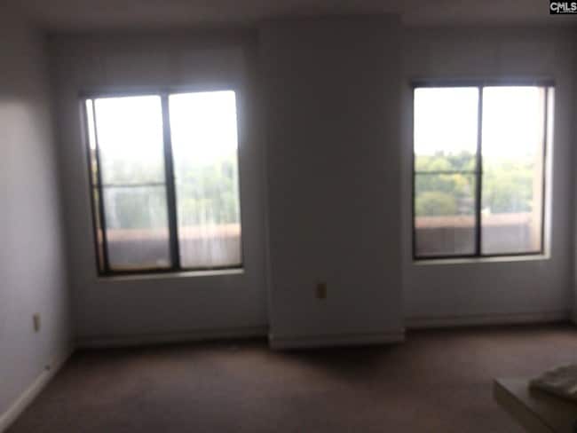 Building Photo - 1600 Park Cir