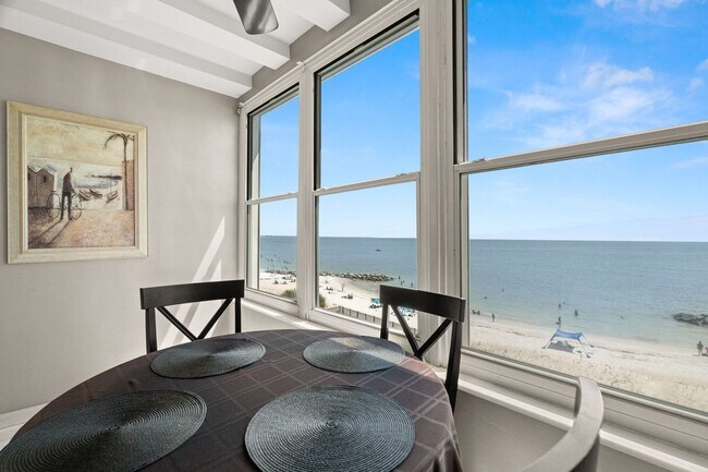 Foto del edificio - 7000 Beach Plaza