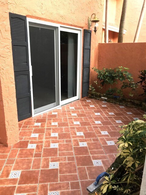 Courtyard - 2223 Florida Blvd