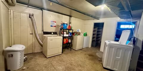 Building Photo - Frame House Duplex