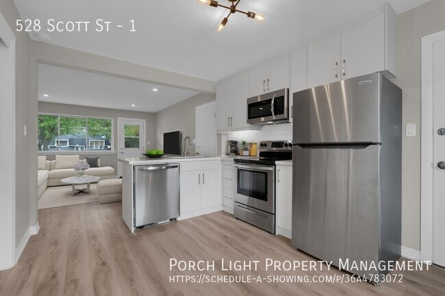 Photo du bâtiment - Beautiful 2 bedroom with private laundry, AC and balcony