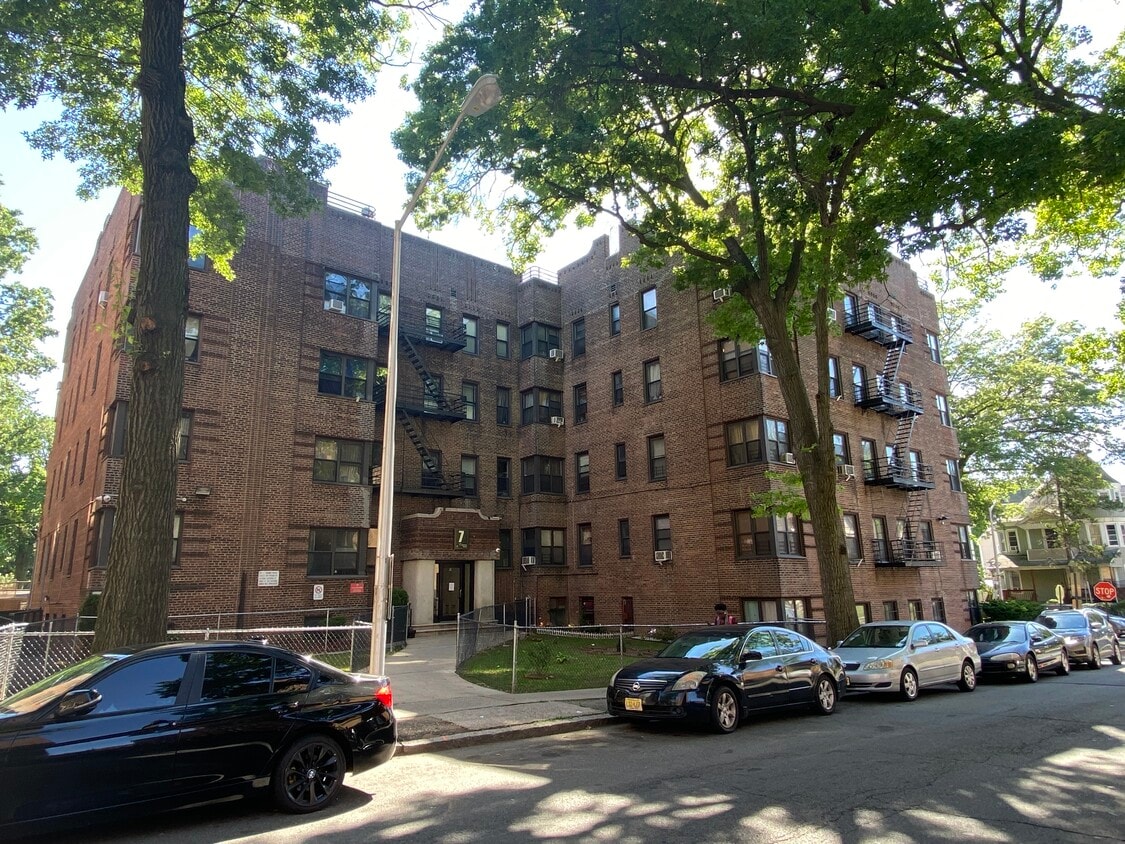 7 Chestnut St, East Orange, NJ 07018 Apartments East Orange, NJ