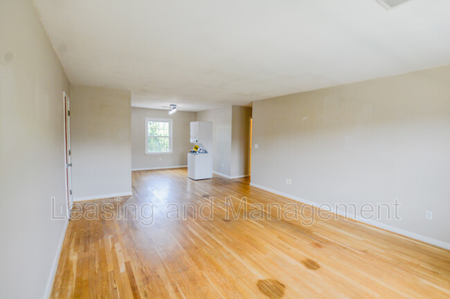 Building Photo - 204 Sans Souci St